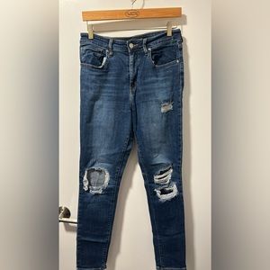 Distressed Levi’s 721 High Rise Skinny Jeans